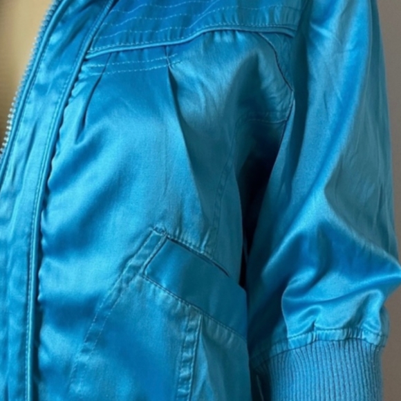 NWOT Blue Metallic Zip Up Jacket With Collar And Cuffs - Picture 3 of 4